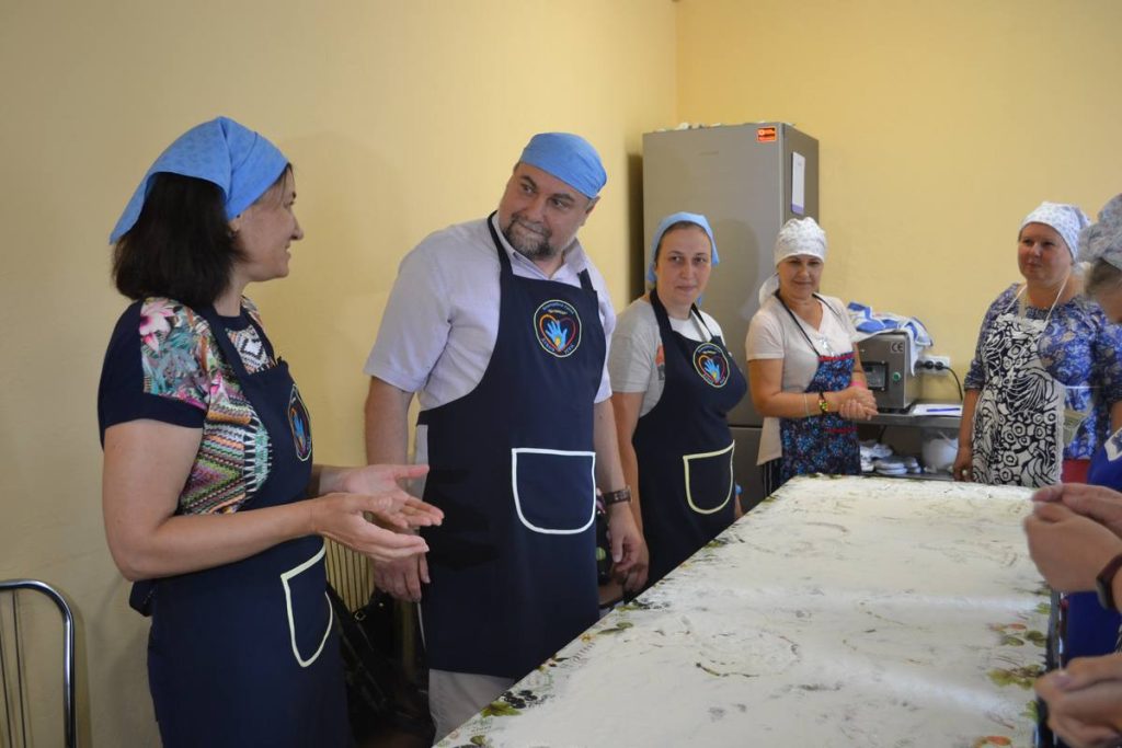 Громада м. Дубно ділиться Хлібом