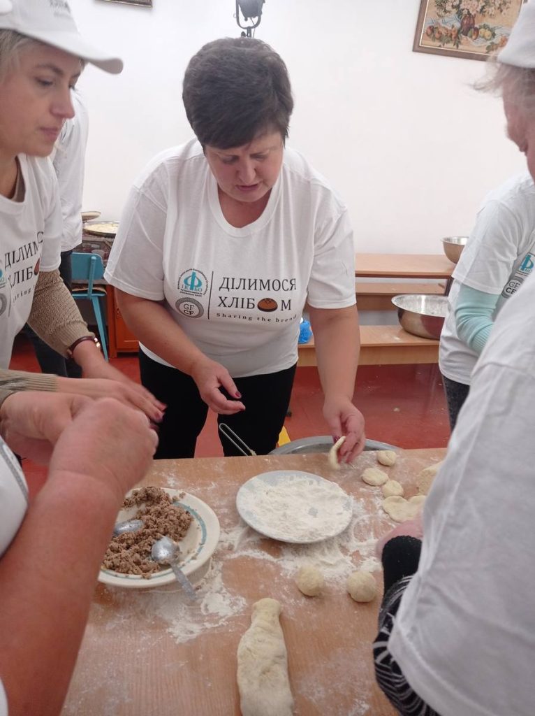 Хліботерапія у с. Рисвянка об’єднала місцевих волонтерів і вимушених переселенців
