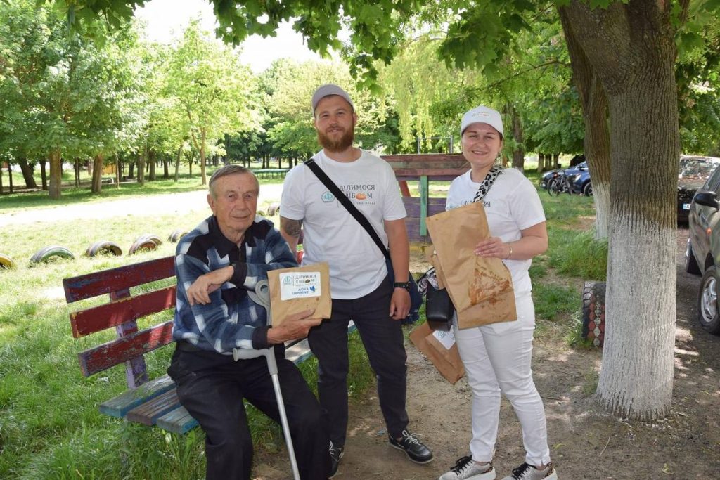 У Ладижині ділилися Хлібом гості з Донбасу та Галичини