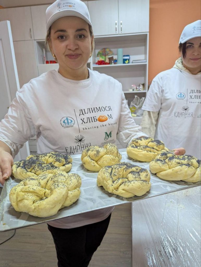 Дружини військовослужбовців Діляться Хлібом з родинами особливих дітей