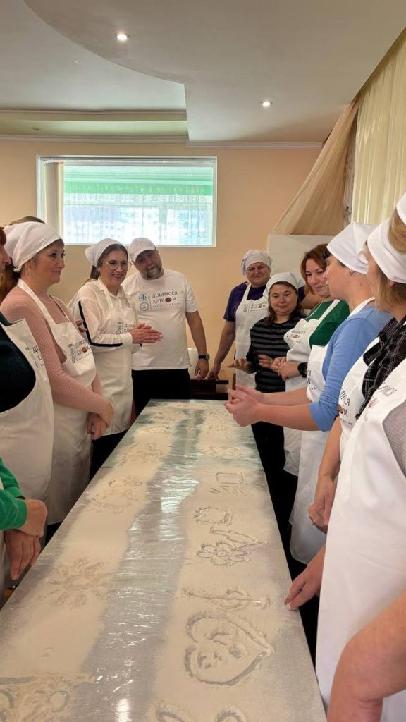 Як Ділитися Хлібом і посилювати команду для допомоги дітям з інвалідністю?