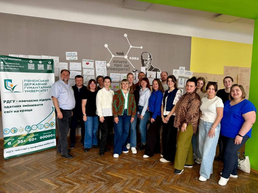 Для чого 30 інструментів фандрейзингу проєктним командам громад Рівненщини?